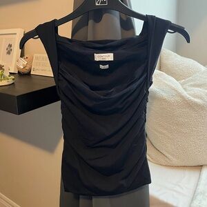 Aritzia Contour Flourish Top